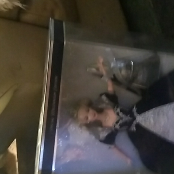 Two speacial Edition Barbies - Picture 3 of 5